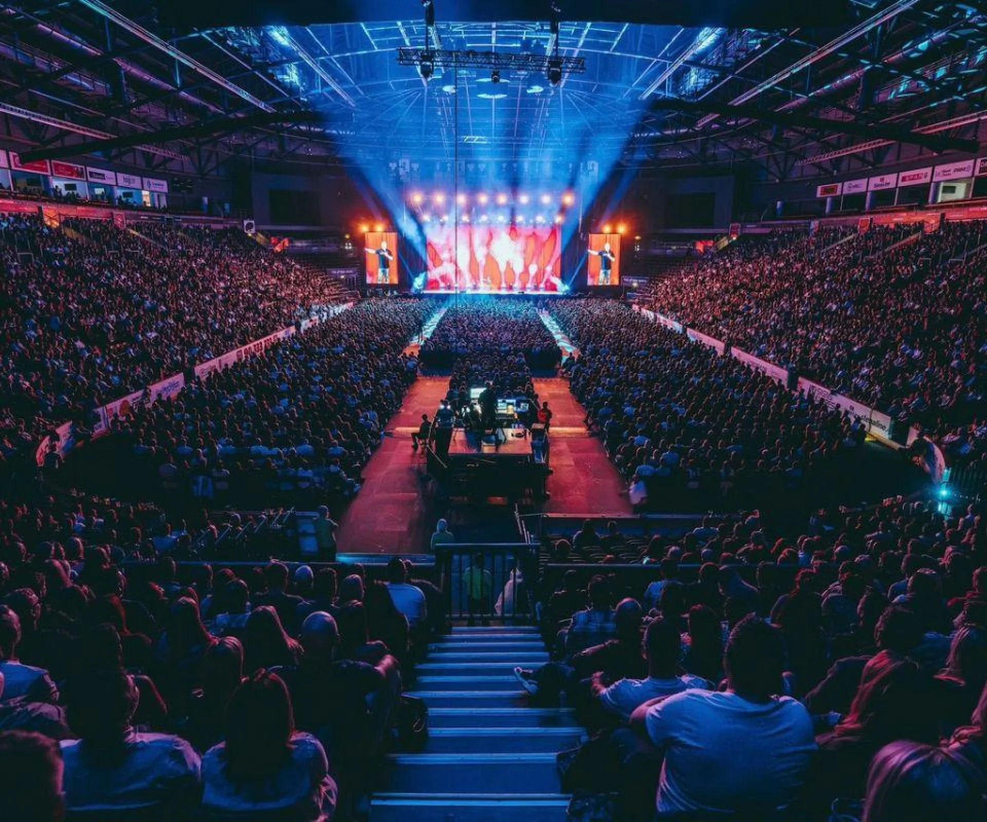 A photograph of a full hall show at The SSE Arena Belfast